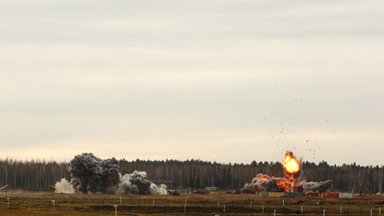 Pratybos Lietuvoje: iš 6 kilometrų aukščio bombas metė JAV bombonešiai ir Italijos naikintuvai, antskrydžius koordinavo Lietuvos kariai