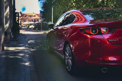 Į Lietuvą atvežtas "Mazda 3" sedanas