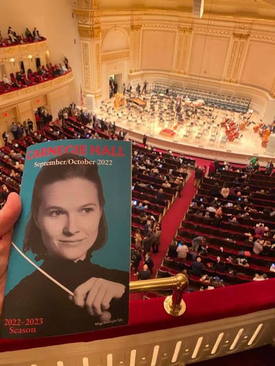 Mirga Gražinytė-Tyla ant viršelio  „Carnegie Hall“ salės  programėlės