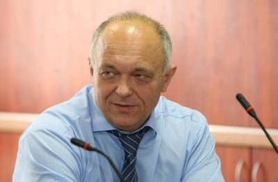 Pavelas Borkovskis: „Įtariamasis šaudė iš pistoleto ir padarė 6 šūvius, tame tarpe jis šaudė ir į grindinio betonines trinkeles“.