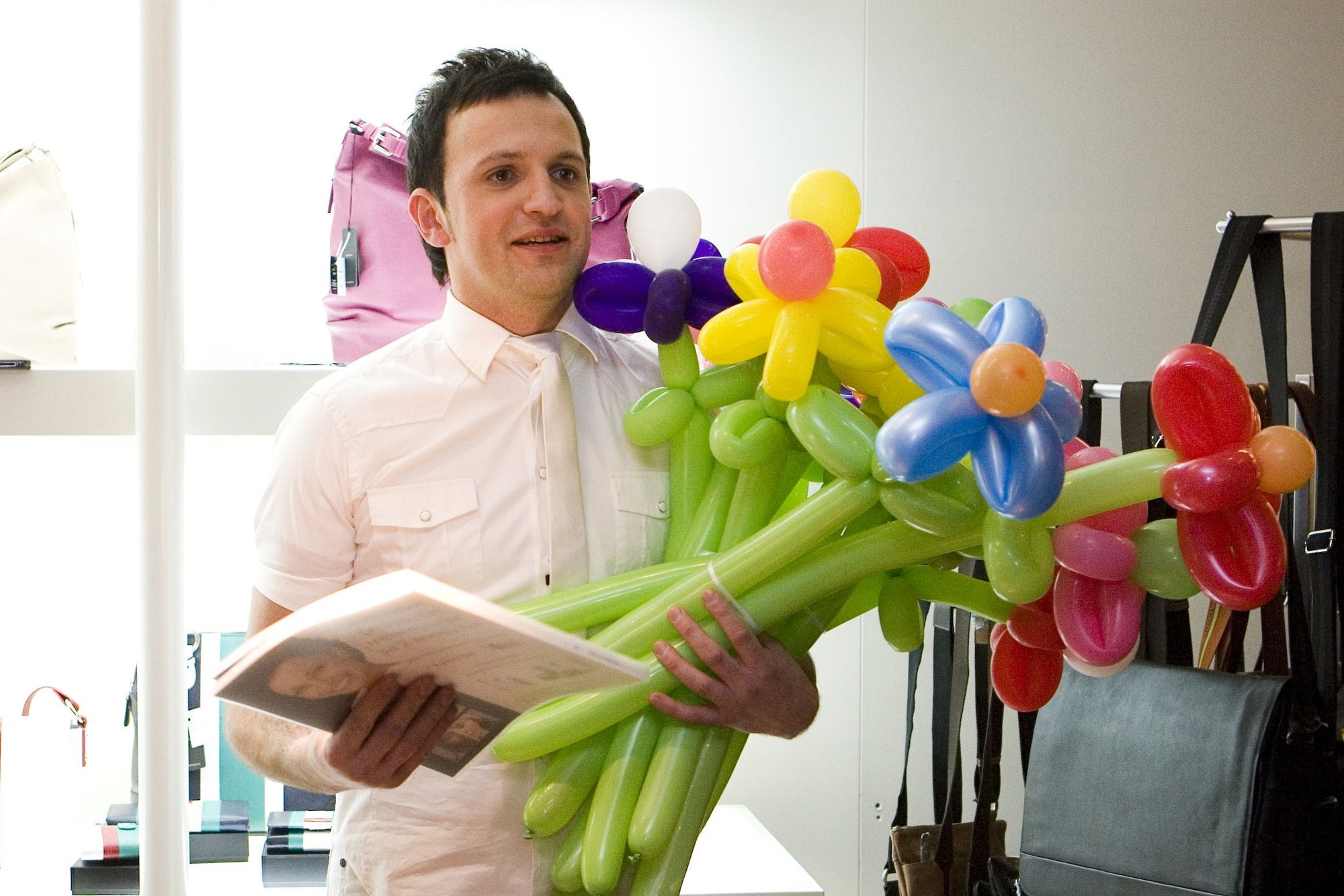 Ekstravagantiškas kirpėjas gimtadienį šventė demonstruodamas firminį ...