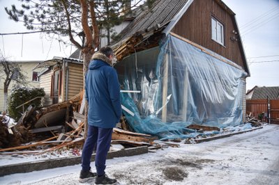 Vilkikui dar kovo mėnesį įsirėžus į namą, šeima iki šiol jame negali gyventi