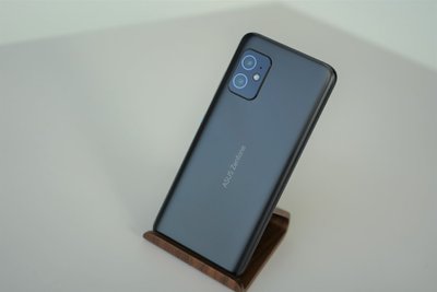 Asus Zenfone 8