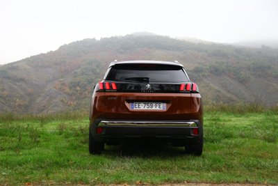 "Peugeot 3008" galinės lempos primena liūto nagus