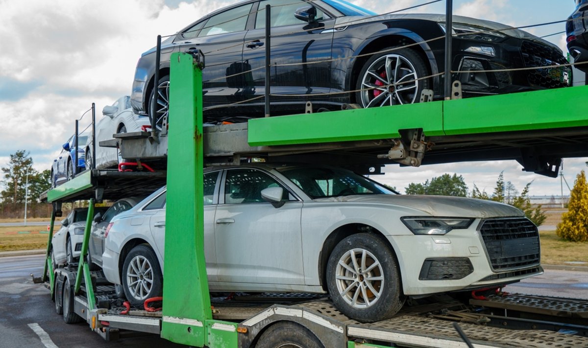 Hundreds of Belarusians turn to authorities over cars stuck in Klaipėda port