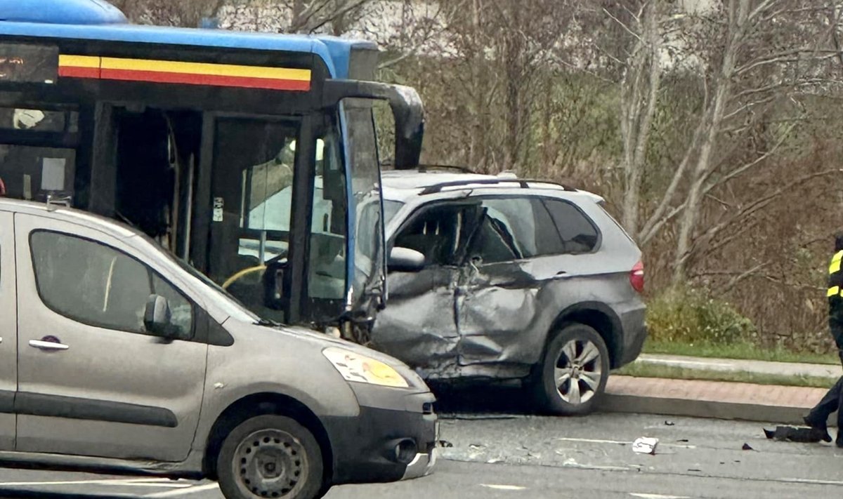 Autobusas pateko į avariją Klaipėdoje