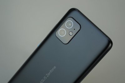 Asus Zenfone 8