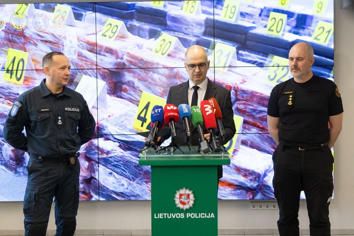 Law enforcement seizes 1 tonne of cocaine
