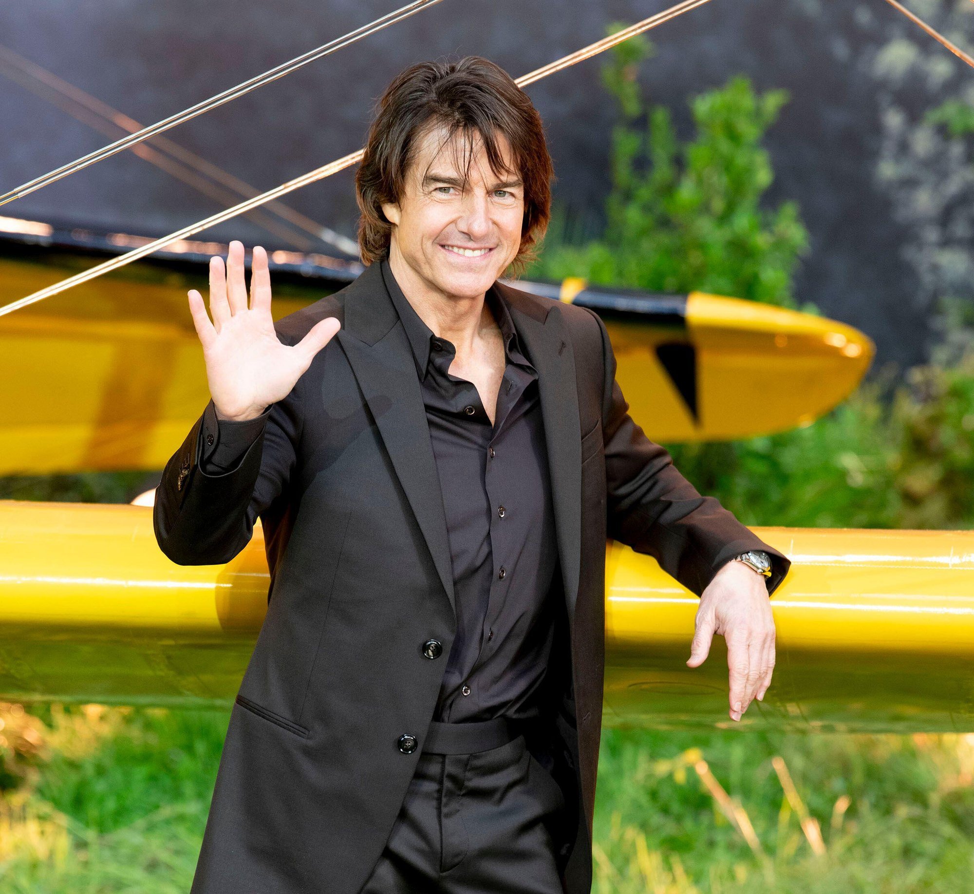 Tom Cruise Unrecognizable in First Trailer for Comedy 'Digger'
