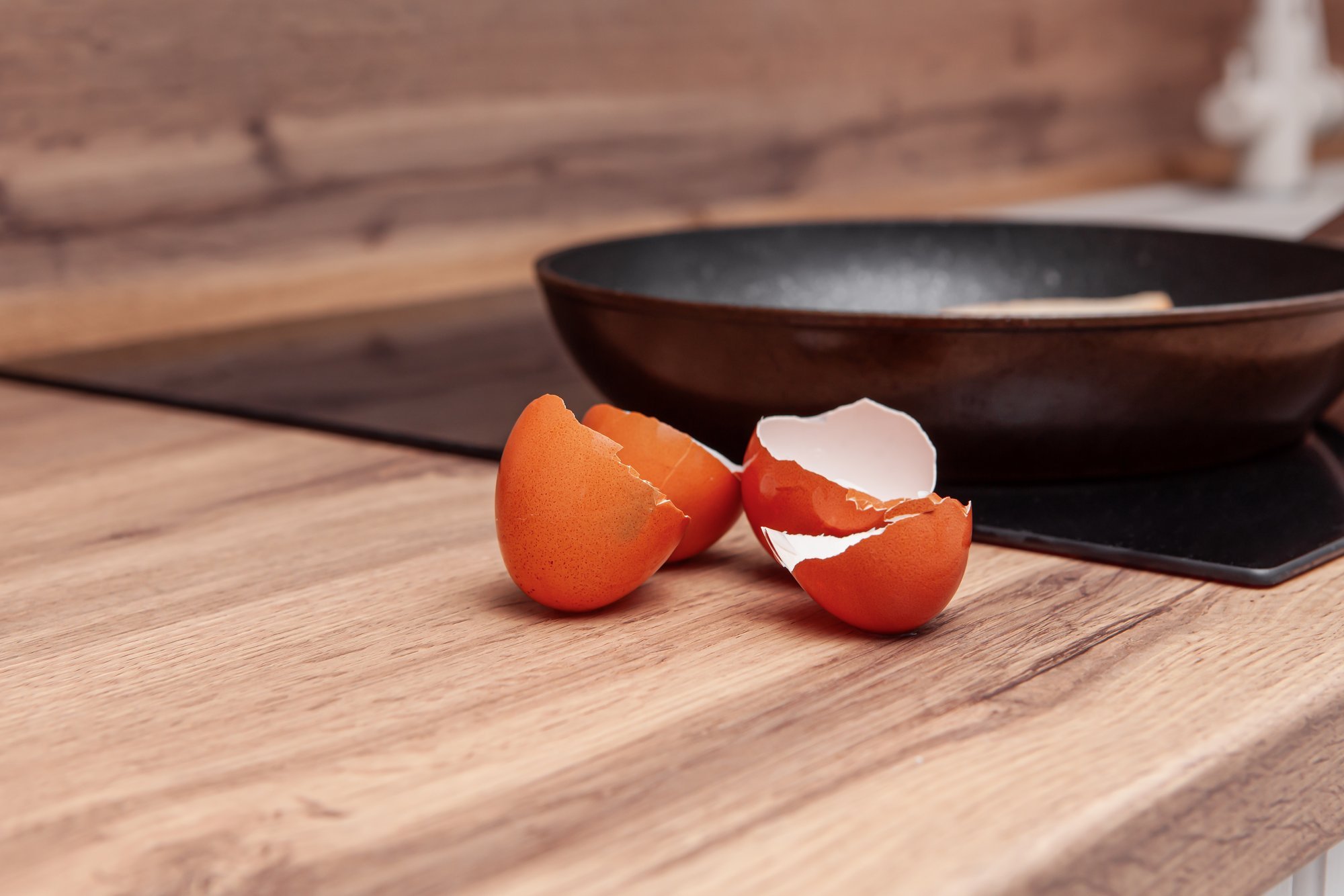Eggshells: A Turkish Method for Cleaning Pans