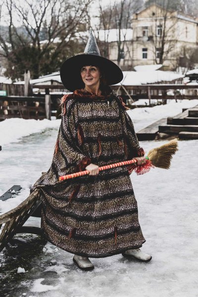 Anot pašnekovės, žmonės dažnai prašo paburti ir išsklaidyti jų bėdas, nors patys, vengia imtis veiksmų ir atsakomybės.