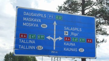 Latvija nori iš kelio ženklų išbraukti nuorodas į Rusiją