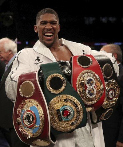 Bokso dvikova: Anthony Joshua ir Josephas Parkeris