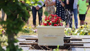 Įvardijo, kiek Lietuvoje mažiausiai gali kainuoti laidotuvės ir kiek nepagailima prabangioms