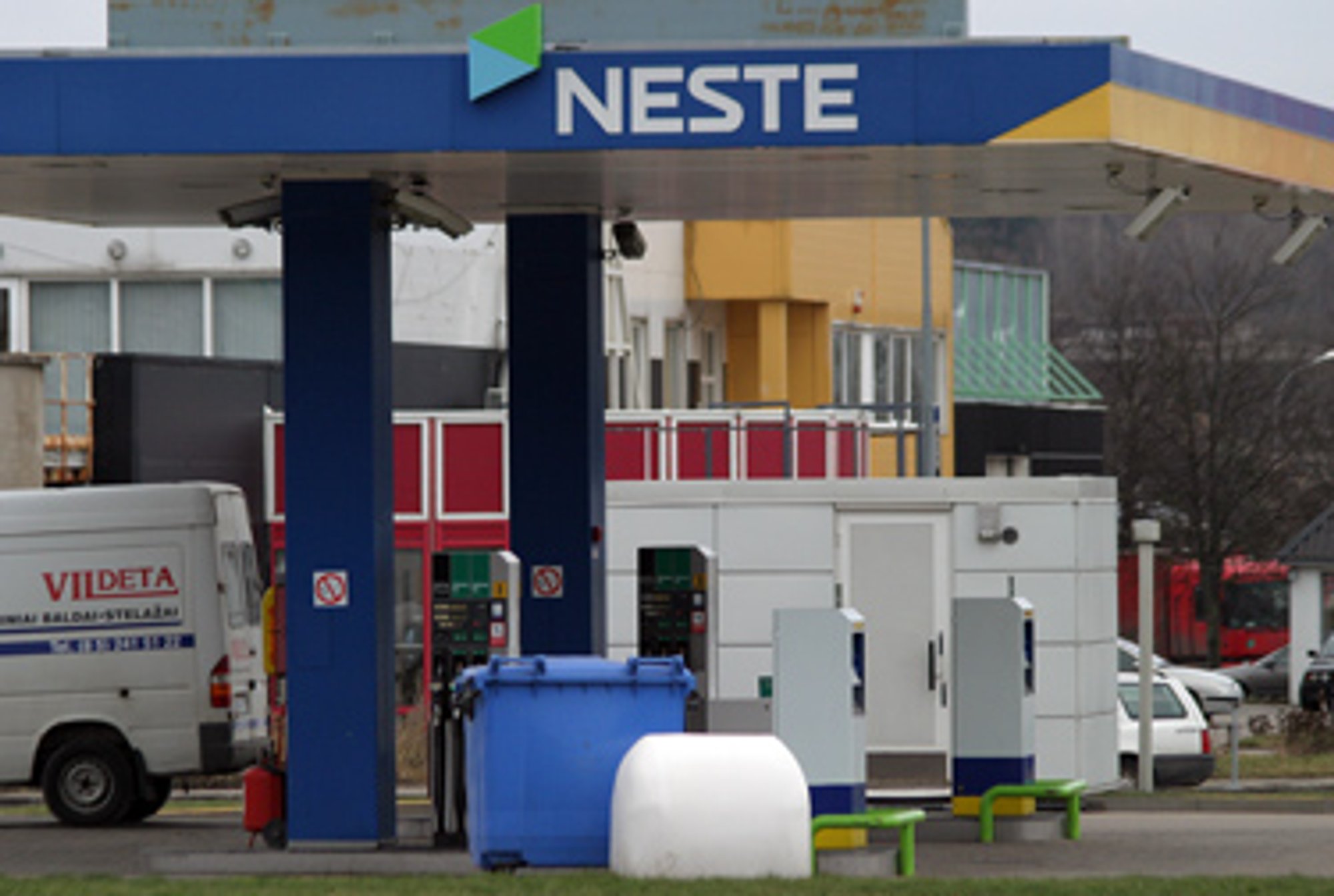Neste продает сеть латвийских заправок - Delfi RU