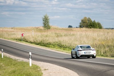 "Porsche 718 Cayman S"