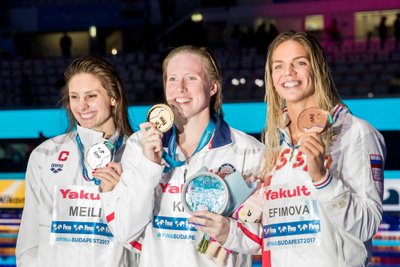 Katie Meili, Lilly King ir Julija Jefimova