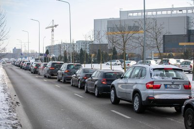 Eilės prie testavimo punkto Vilniuje