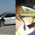 „Tesla“ žada atrakinti šią funkciją Europoje, tačiau sulaukė JAV eismo saugumo tarnybų dėmesio – kuo ji pavojinga?