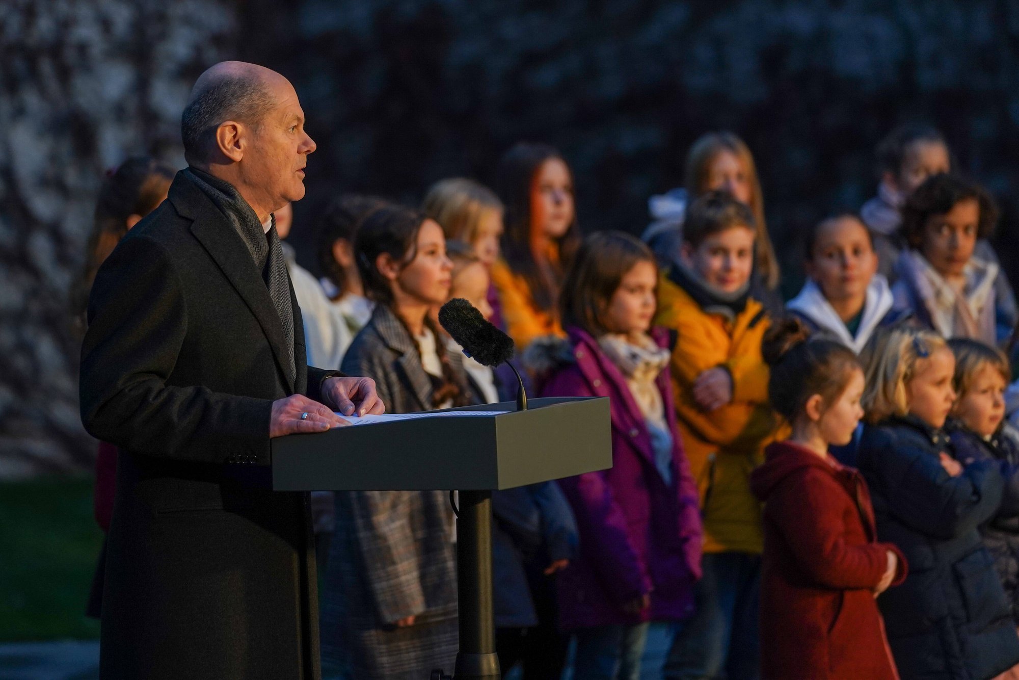 Susidūręs su energijos nepritekliumi, Scholzas pritemdo kalėdinės ...