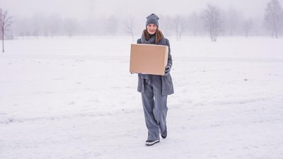 Siuntų pristatymo užkulisiai (R. Slavyko nuotr.)