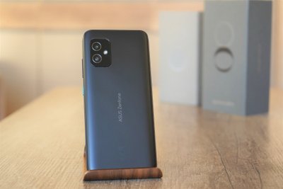 Asus Zenfone 8