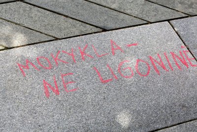 „Šeimų sąjūdžio“ protesto akcija prie Kauno savivaldybės