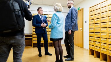 Benkunskui trūko kantrybė: su juodais vokais atvyko prie Seimo narių pašto dėžučių 