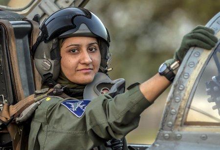 Naikintuvo pilot? Ayesha Farooq