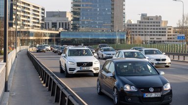 Košmaras sostinės gatvėse prasidėjo: kur formuojasi didžiausios spūstys? 