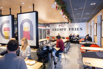 Vilniuje po atnaujinimo atidarytas seniausias „McDonald’s“