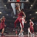 NBA lyderiai nuskynė dvyliktą pergalę iš eilės, mačas Los Andžele atšauktas dėl gaisro