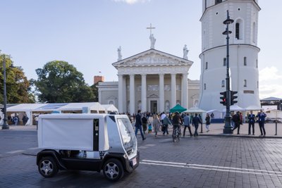 Clevon rieda Vilniaus gatvėmis 