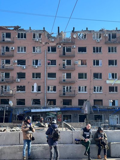 Po vakarykščio Kyjivo apšaudymo, netoli metro stoties "Lukyanovskaya" (Marijos Žartovskajos, Babel.ua žurnalistės nuotr.)