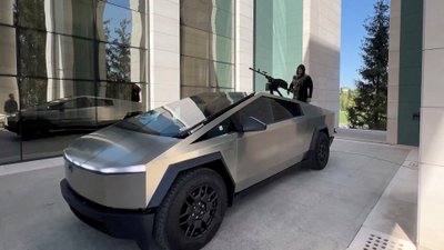  Ramzanas Kadyrovas su „Tesla“ „Cybertruck“