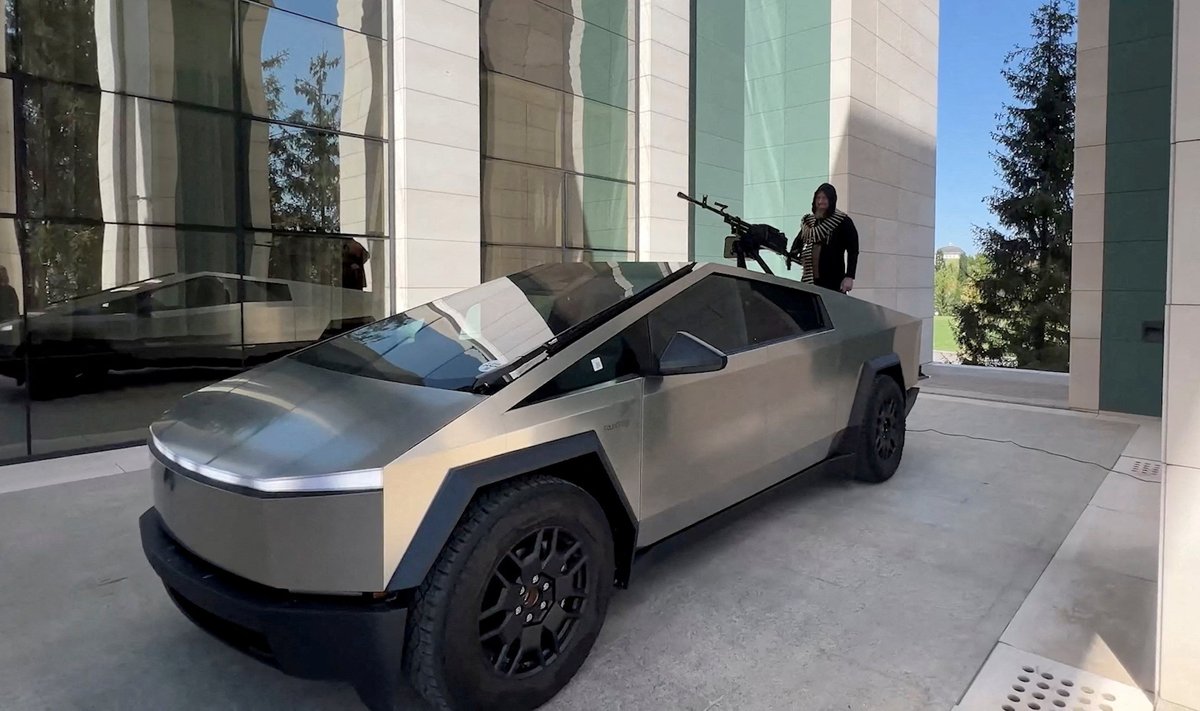  Ramzanas Kadyrovas su „Tesla“ „Cybertruck“