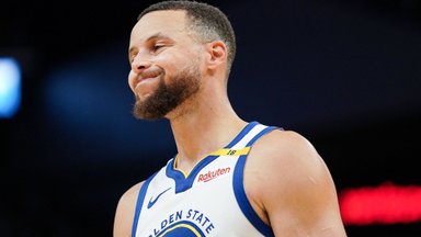 Curry patyrė traumą, o be lyderio likusi „Warriors“ pirmą kartą suklupo