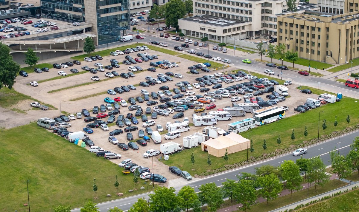 Stovėjimo aikštelės prie Seimo rūmų perleidžiamos Vilniaus savivaldybei 