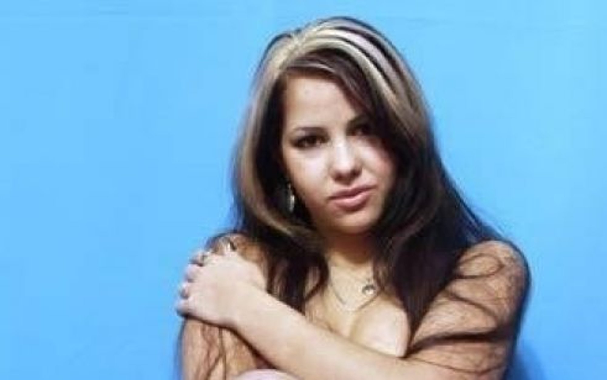 Порно жұлдыз Елена Беркова фильмде Алла Пугачеваның рөлін сомдайды.