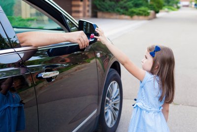 Vaikas turi žinoti, kad negalima sėsti į nepažįstamo žmogaus automobilį, eiti į jo namus.