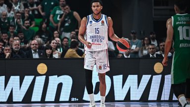 Eurolygos čempionus apvogę „Anadolu Efes“ krepšininkai atstatė lygybę ketvirtfinalyje