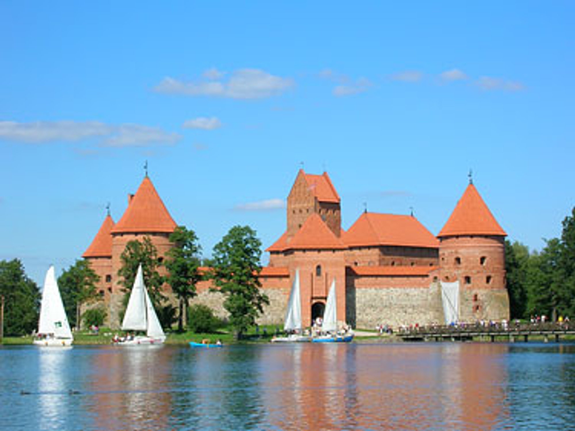 Į Trakų pilį plūsta turistai iš rytų ir vakarų - Delfi kultūra