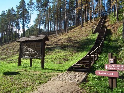 Ginučių piliakalnis. Aukštaitijos NP