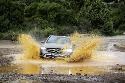 Ženevoje pristatytas balsu valdomas "Mercedes-Benz GLC"