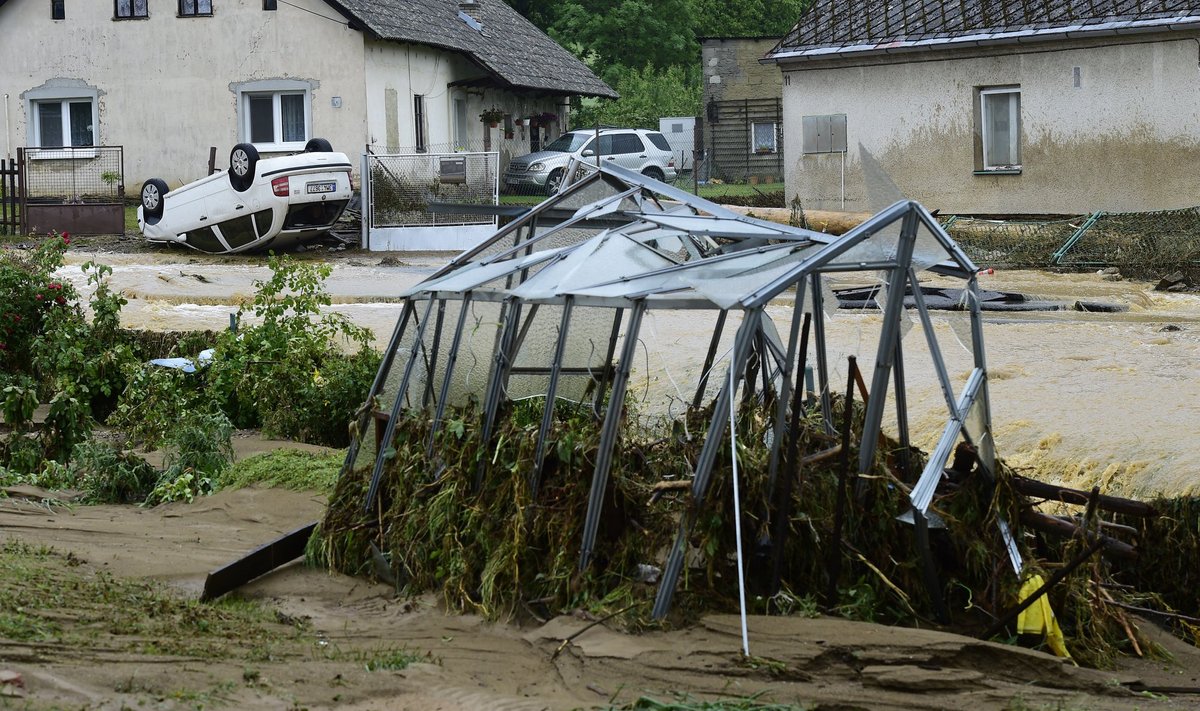 Audros Slovakijoje paralyžiavo ligonines, mokyklas ir eismą