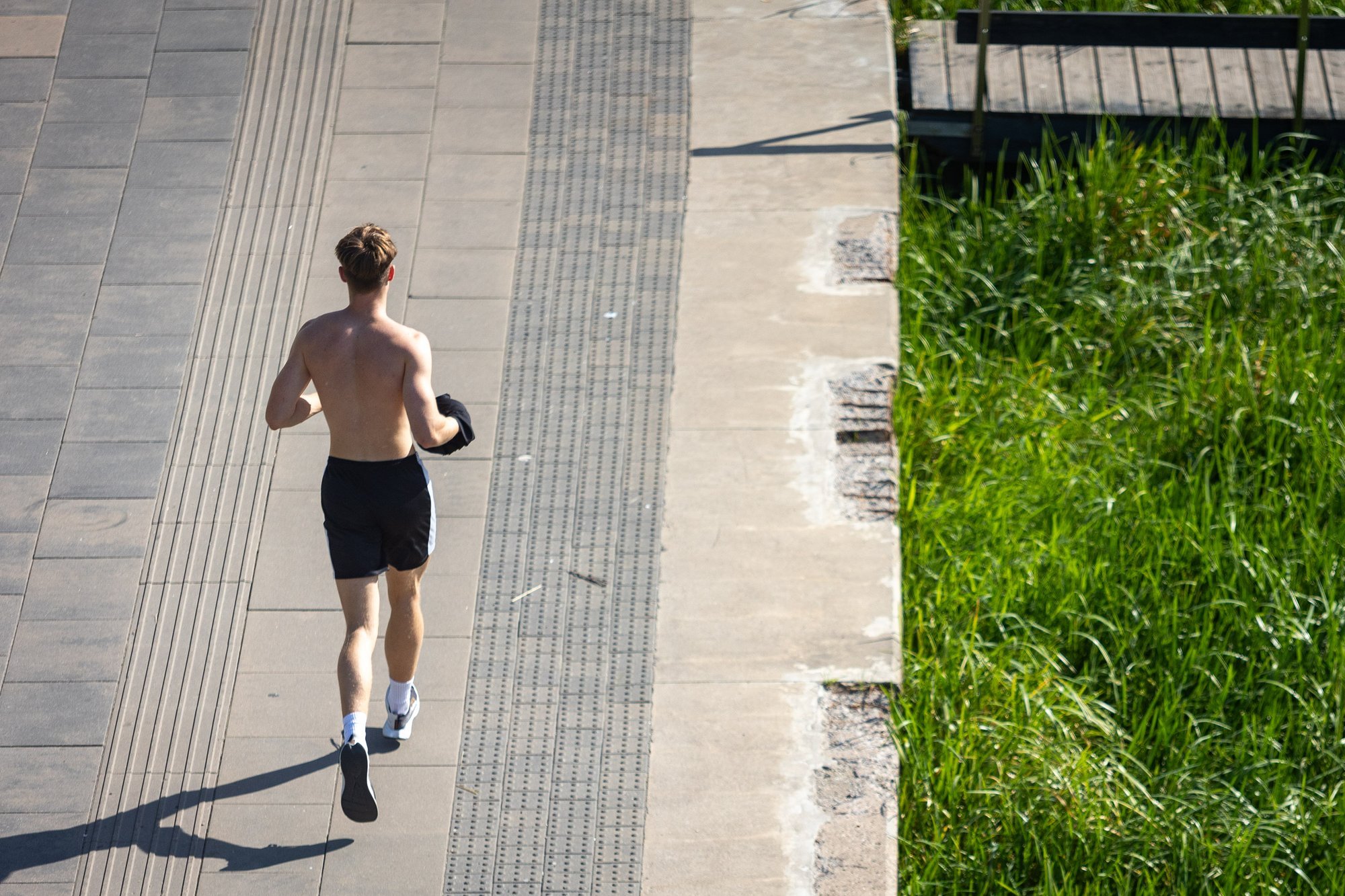 Delfi Day: Tips for Beginner Runners and the Unseen Airport Life