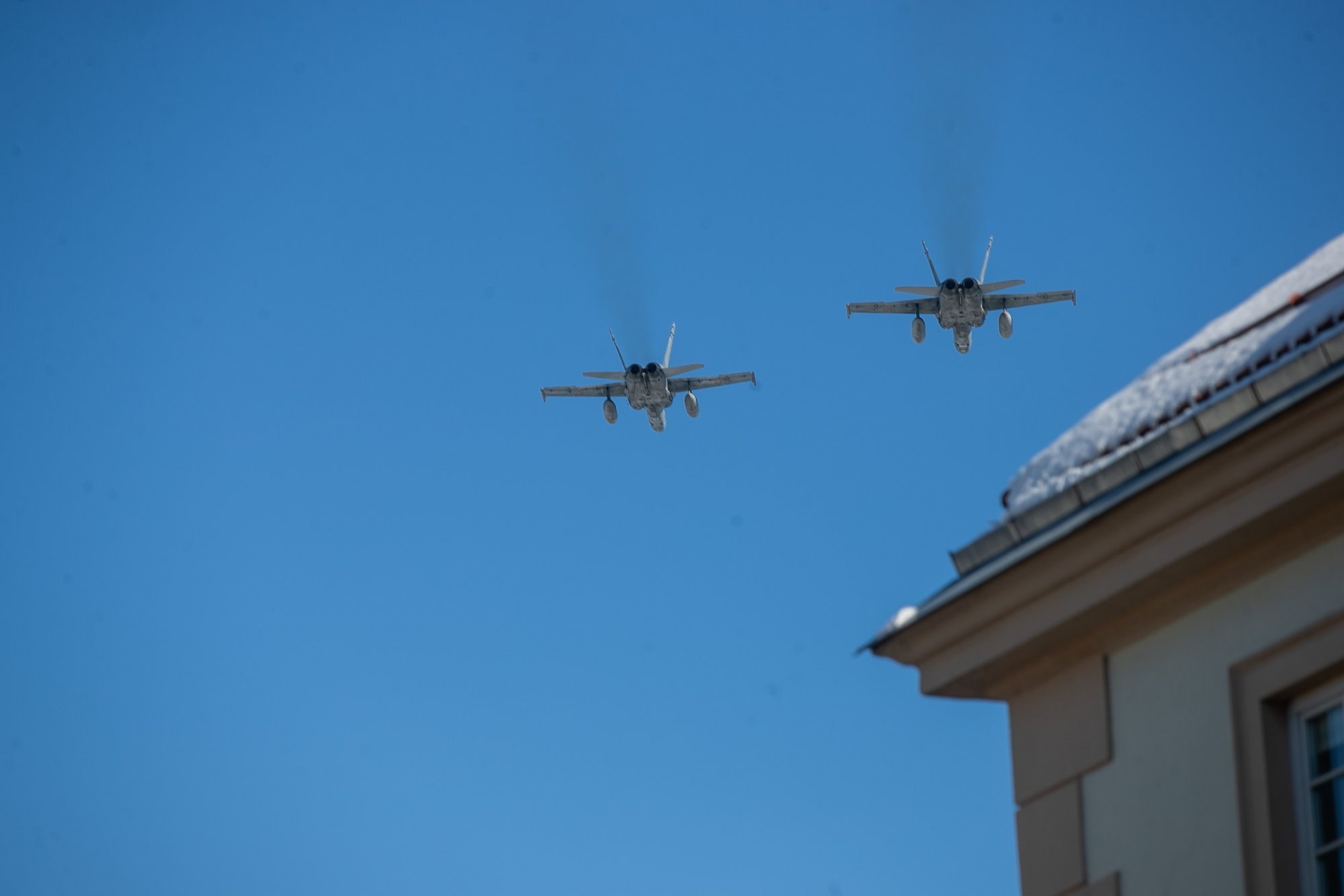 Residents spot fighter jets over Lithuania; military explains presence