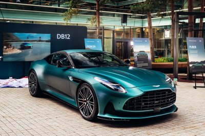 Aston Martin DB12