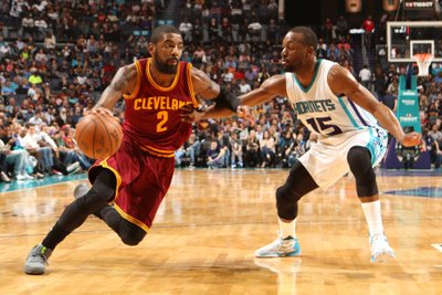 Kyrie Irvingas ir Kemba Walkeris