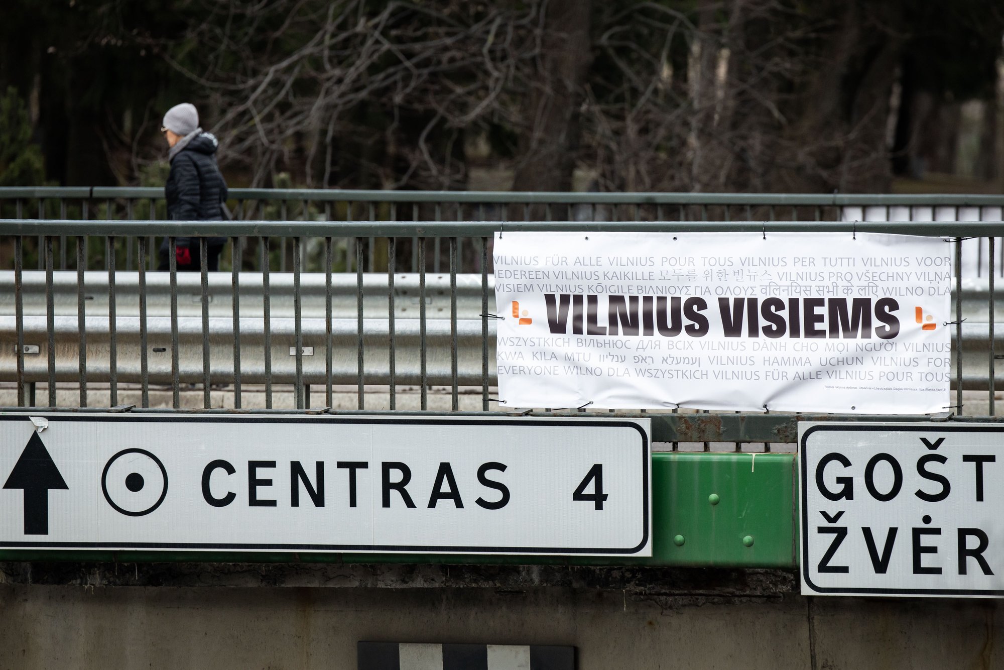Plakatas su užrašu „Vilnius visiems“